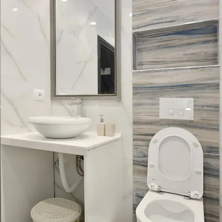 And Fully Equipped Apartament *