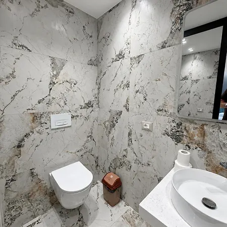 And Fully Equipped Apartment *